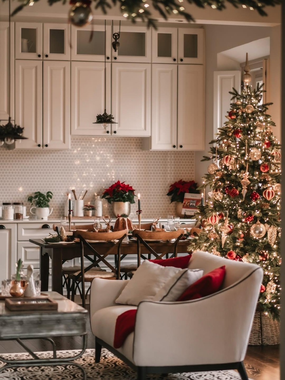 Umetnost kaligrafije v družbi konjaka v Apartmaju Julija – večer brezčasne elegance in prefinjenih užitkov (foto: Agencija La Maison Digitale, Daria Osipova)