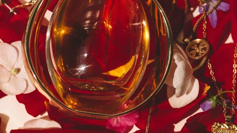 Parfum, ki je popoln za praznične dni: vse okoli vas bo pustil odprtih ust