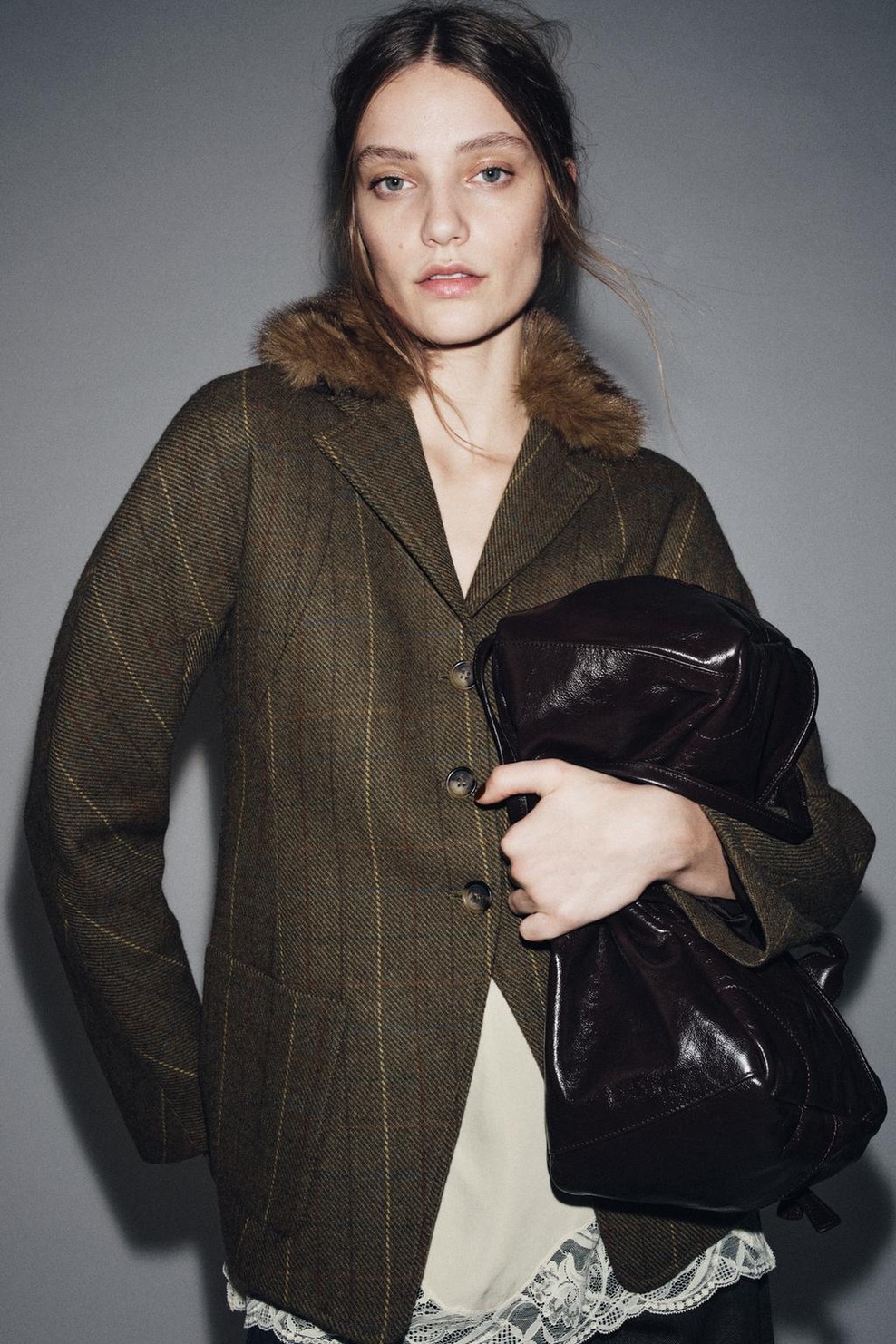 Bolj šik suknjiča še nismo videli – ta model iz ZARE je prava modna zmaga (foto: ZARA)