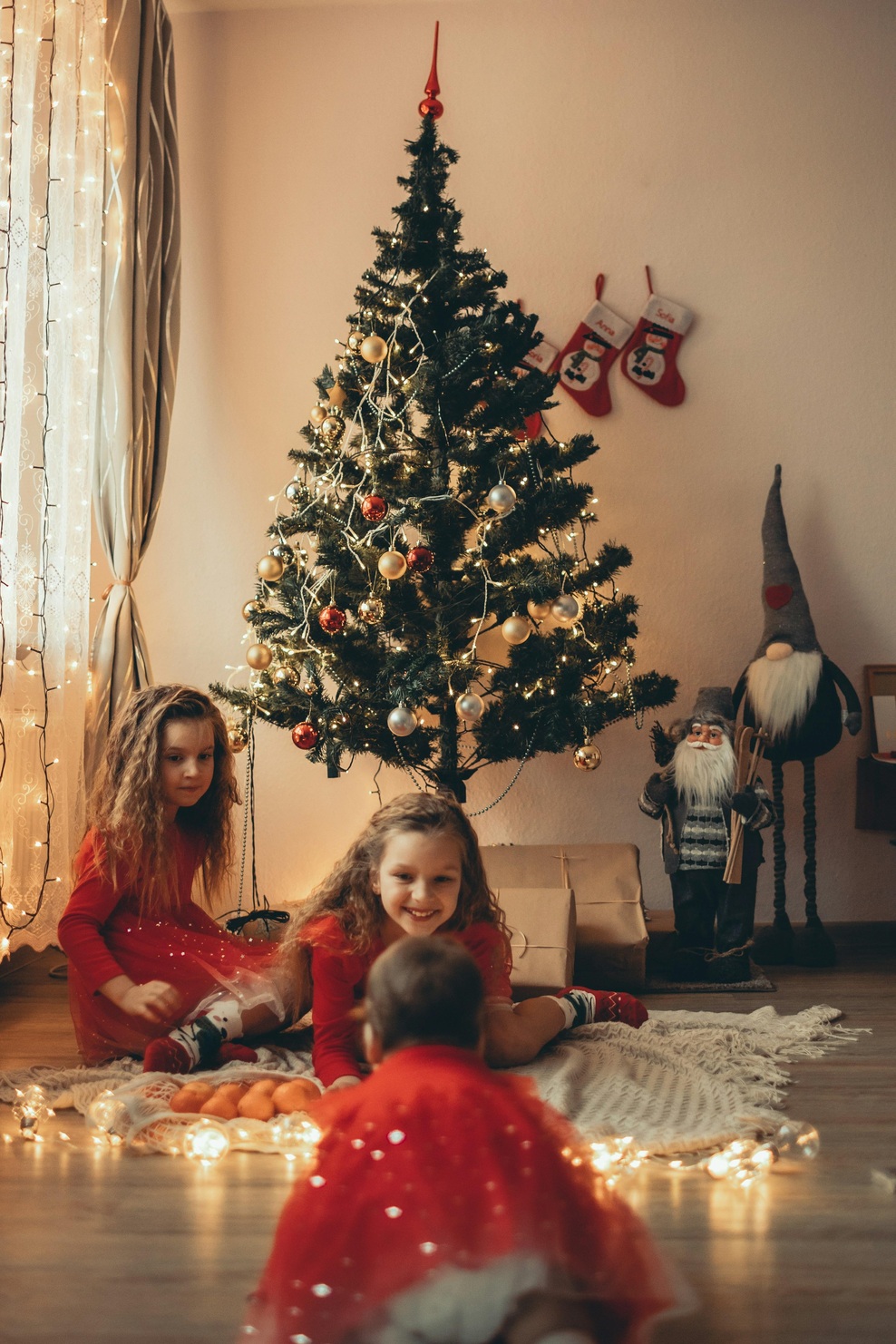 Božič z otroki: kako kot starš s čim manj živčnosti preživeti razburkan konec leta? (foto: Unsplash)