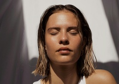 Pozabite botoks, ta napitek briše gube kot z radirko: pripravljale in prisegale nanj so že naše babice