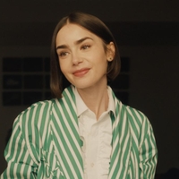 Kraljica je spregovorila: Lily Collins ima popolno reakcijo na napet zaključek 5. sezone serije 'Emily in Paris'