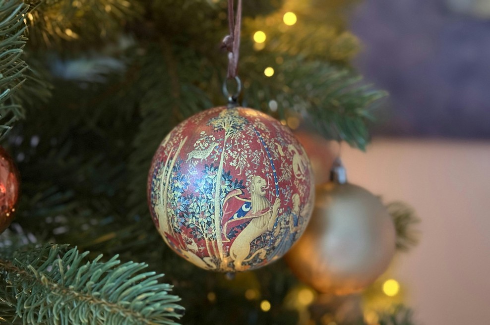 Razbila je več desetletij star božični okrasek – kar se je skrivalo v notranjosti, jo je pustilo odprtih ust (foto: Unsplash)