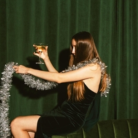 (IZ REVIJE) December brez drame: kako med prazniki preživeti (obvezna) družinska srečanja?