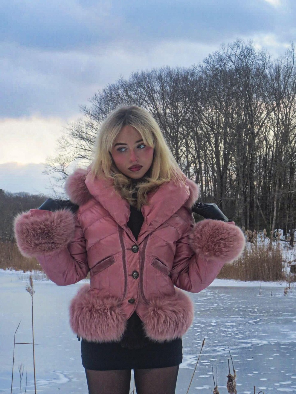 Škorpijon: Obeta se vam intenzivno obdobje notranjih premikov. Stare teme lahko znova pridejo na površje in sprožijo močna čustva. Čeprav …