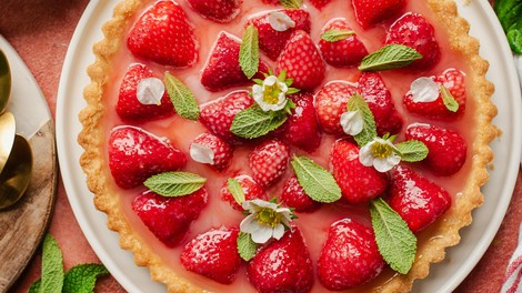 Hiter recept za moderno sadno krostato: kremasta sladica z maskarponejem, ki vedno uspe