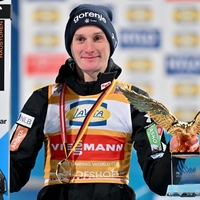 Točno toliko je z zmago na novoletni turneji zaslužil Domen Prevc