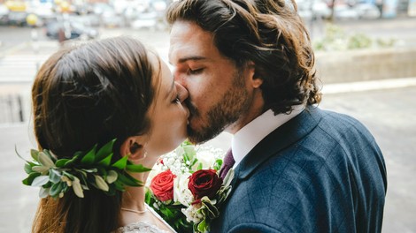 Brutalno iskrena izpoved moškega: "Ugotovil sem, da se nikakor nočem poročiti s sedanjo punco. Ali je narobe, če ..."