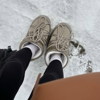 Od mesta do smučišča: to zimo nosimo Moon Boot škornje - katere izberete vi?