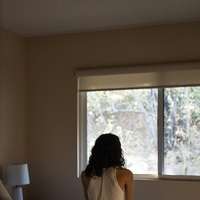 "Znorela bom! Cimer je dobil novo punco in zdaj je stalno pri nas v stanovanju ..." (izpoved obupanega dekleta)