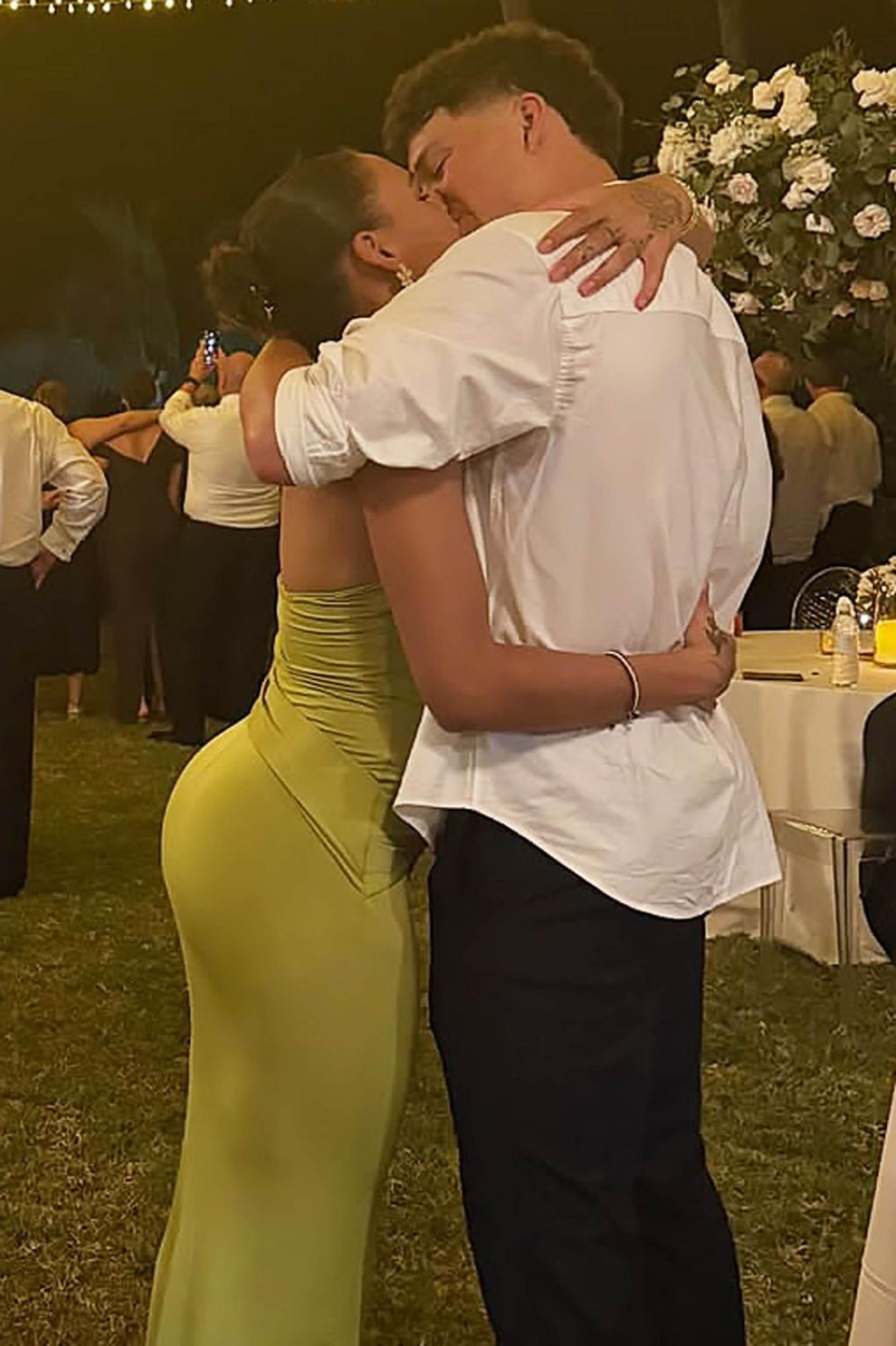 Tehtnica: Astrologi pravijo, da boste v tem tednu še posebej privlačni. Oddajali boste posebno toplino, s katero boste pritegnili pozornost …