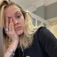 Zakaj je trenutno toliko žensk v svojih 40-ih in 50-ih čustveno in fizično izčrpanih?