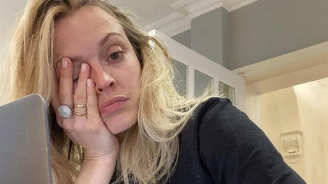 Zakaj je trenutno toliko žensk v svojih 40-ih in 50-ih čustveno in fizično izčrpanih?