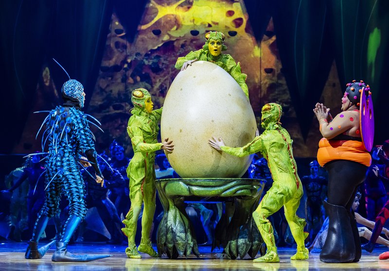 Cirque du Soleil razkriva izjemno oblikovanje kostumov v spektaklu OVO – poklon pisanemu svetu žuželk