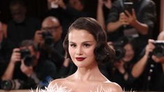 Selena Gomez v Chanel mojstrovini: obleka, ki je zahtevala 323 ur dela