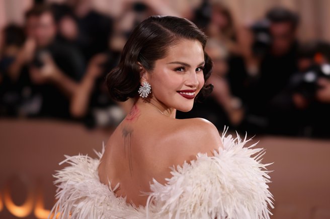 Selena Gomez v Chanel mojstrovini: obleka, ki je zahtevala 323 ur dela
