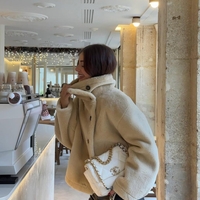 Nova jakna iz Zare preplavila družbena omrežja, saj spominja na luksuzni model: "Popolna je!"