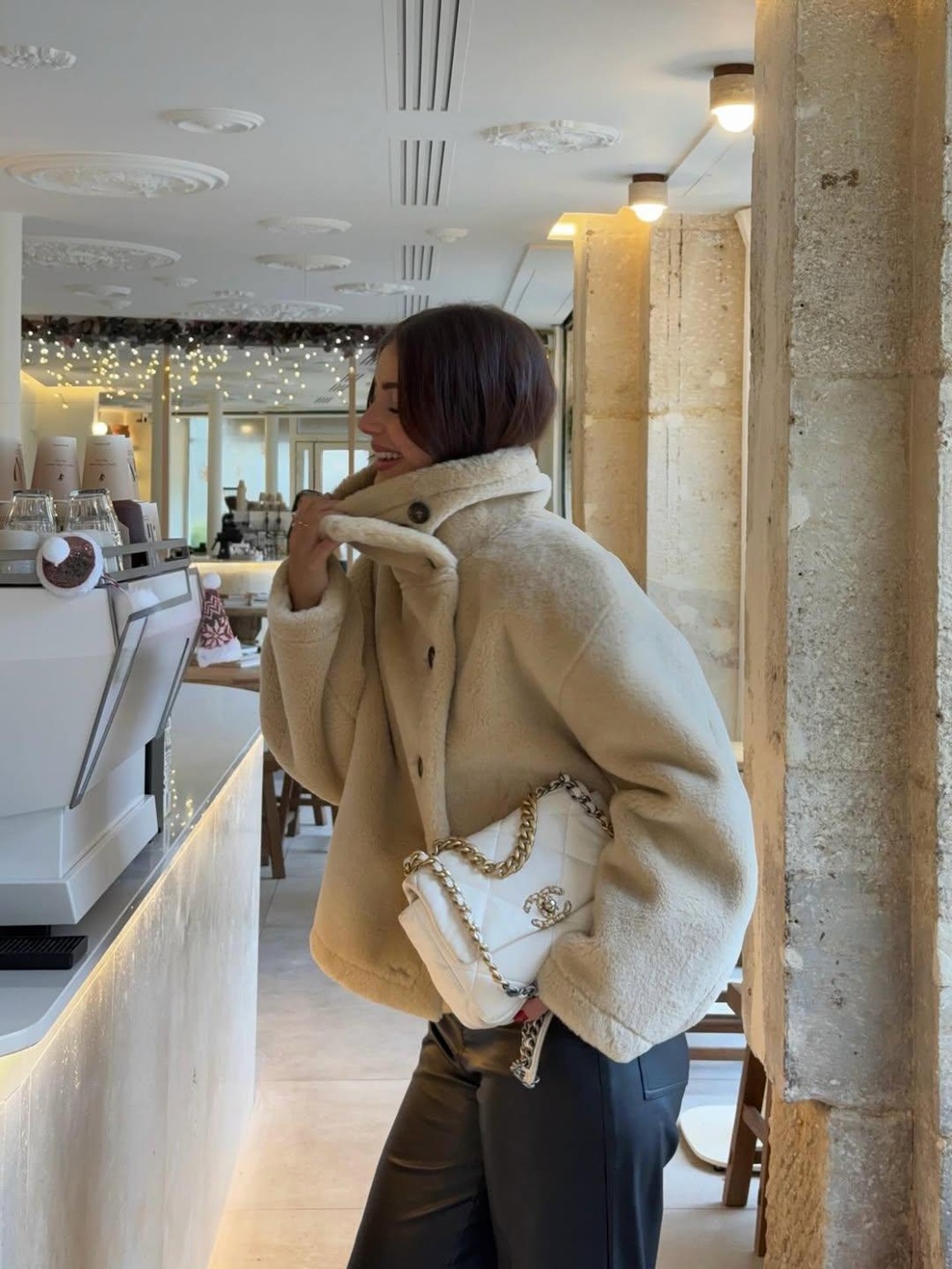 Nova jakna iz Zare preplavila družbena omrežja, saj spominja na luksuzni model: "Popolna je!" (foto: Instagram/@lolagllt_)