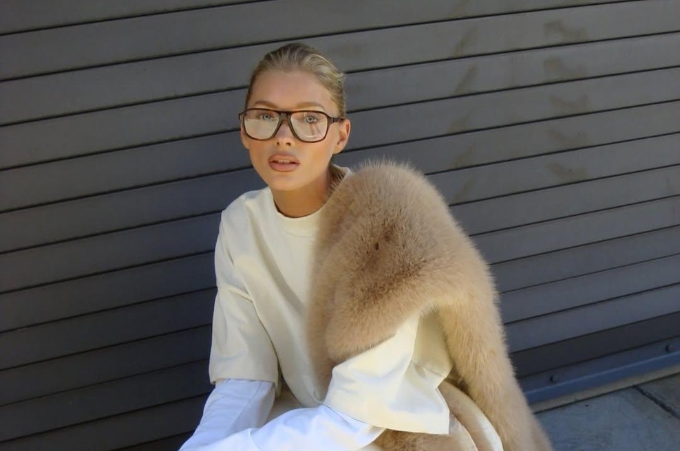 8 mikrotrendov, ki subtilno oblikujejo dober stil v letu 2026 (foto: instagram/@hoskelsa)