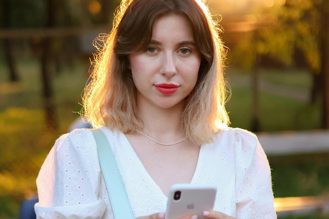 "Na slovenskih aplikacijah za zmenke so samo moški, ki jih vsi že poznajo, pa še nadležni so ..." (izpoved iskalke ljubezni)