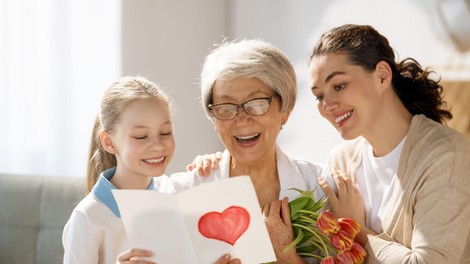 Kaj pa, če bi imeli dan staršev – praznik vseh, ki so nas vzgojili v to, kar smo