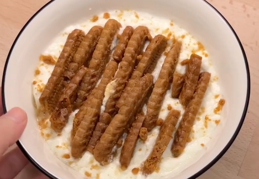 Viralni tiramisu, ki ga internet obožuje: ne boste verjeli, kako enostavna je priprava (foto: Instagram/Screenshot)