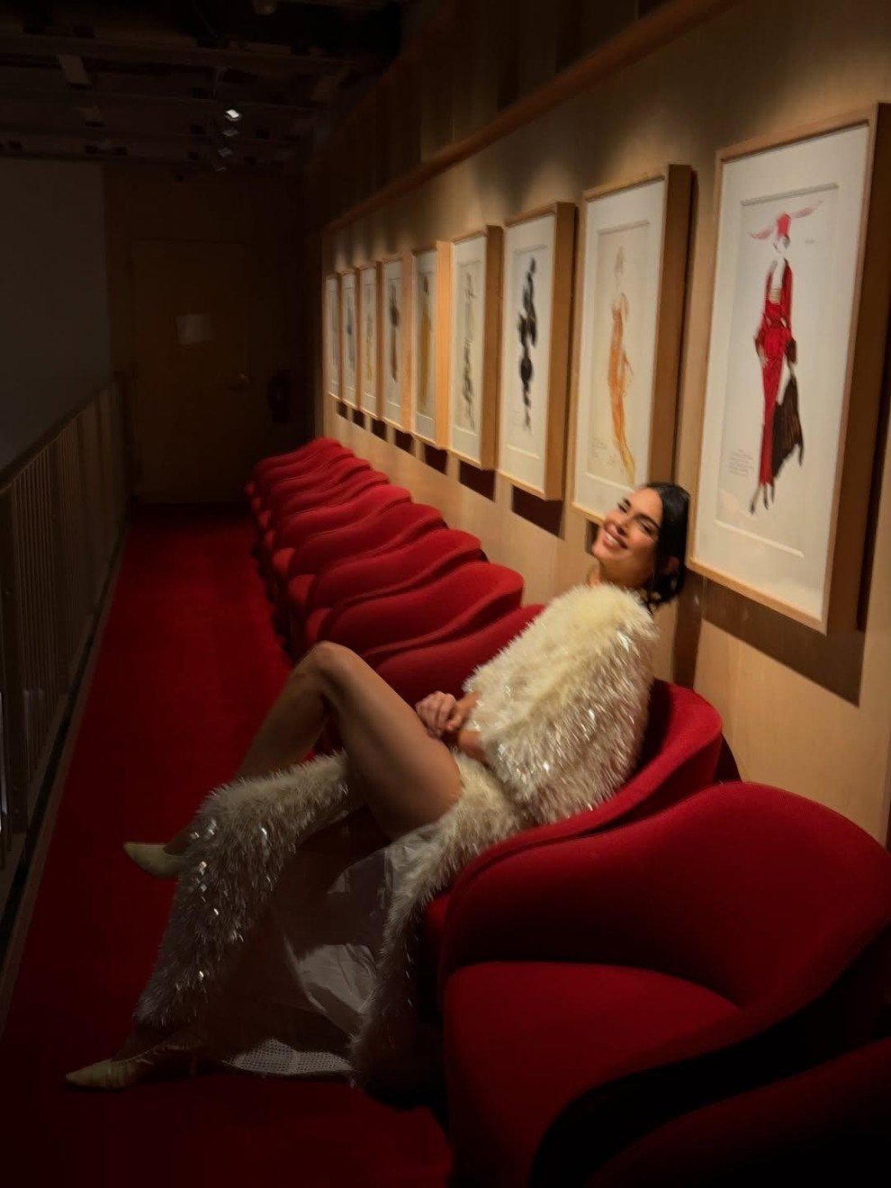 Modni navdih za valentinovo: 11 ultra šik stajlingov, ki izžarevajo ženstveno zapeljivost