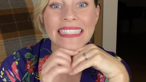 pokanje členkov na prstih