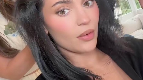 kylie jenner frizura frizer