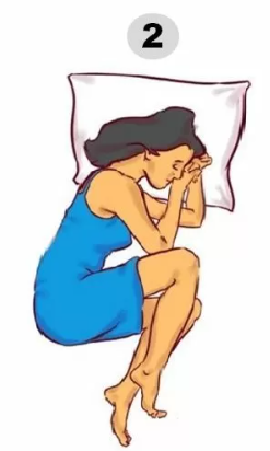 2. Če spite zviti kot dojenček, to pomeni, da v svetu pogosto kažete trdo zunanjost, a ste v resnici občutljiva …