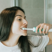 Nikar ne spreglejte znaka za visok holesterol, ki ga lahko opazite med ščetkanjem zob