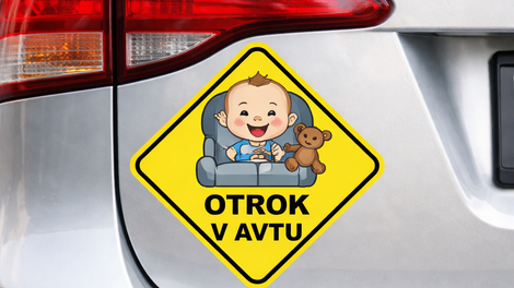 Policist posvaril, zakaj na avtu ne bi smeli uporabljati nalepke "Otrok v avtu"