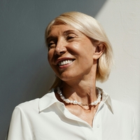 Po 29 letih zakona jo je ločitev doletela kot strela z jasnega - a njena naslednja poteza je presenetila vse