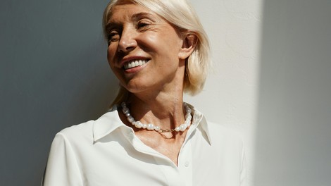 Po 29 letih zakona jo je ločitev doletela kot strela z jasnega - a njena naslednja poteza je presenetila vse