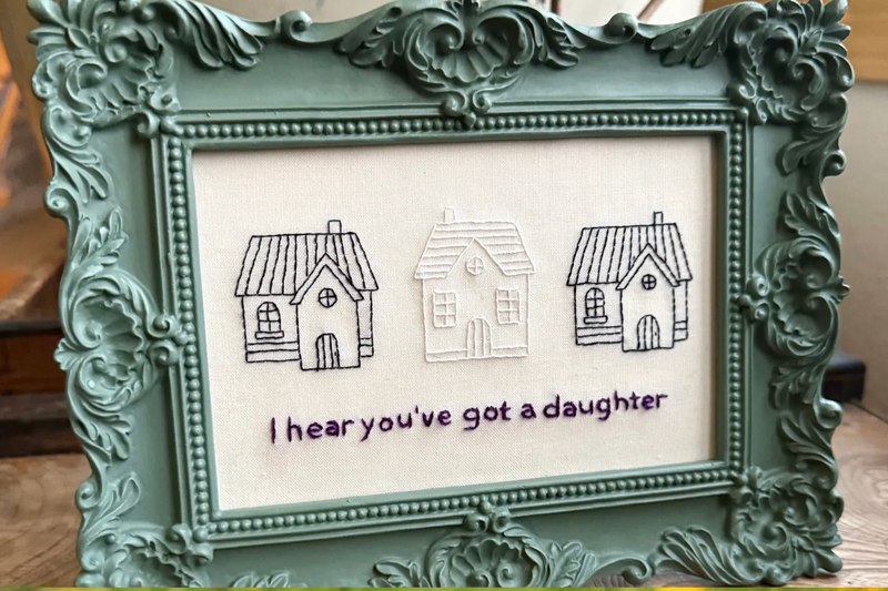 Po 25 skupnih letih ji je najboljša prijateljica podarila darilo, ob katerem ni mogla zadržati solz: "Jokam na poti v službo!"