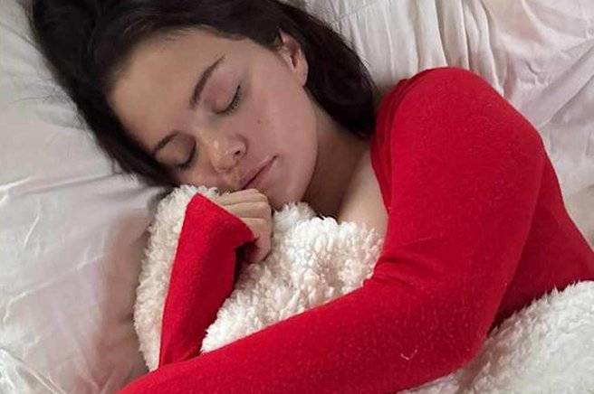 Če spite v tem položaju, pomeni, da vaše telo zadržuje napetost in hrepeni po čustveni varnosti