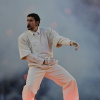 Bad Bunny na Super Bowlu 2026: minimalističen videz iz Zare z močnim sporočilom