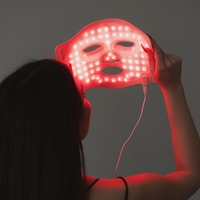 Kaj točno je LED maska za obraz in zakaj bi jo morali uporabljati?