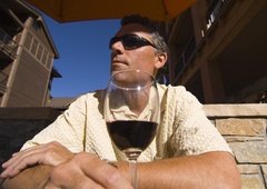 Drama 50-letnega Slovenca: zaradi noseče ljubice po 30 letih zapustil ženo, nato sledil osupljiv šok, ki ga je spravil na kolena