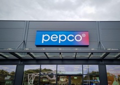 V Pepcu je na voljo obleka, ki je pravi hit: kombinirati jo je mogoče na več načinov, cena pa je popolna zmaga