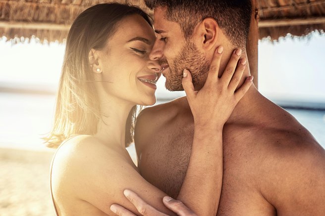 mlad par seks ljubezen