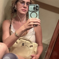 "Mislila sem, da sem preprosto aseksualna, nato pa sem ugotovila, da v resnici ..." (resnična zgodba)