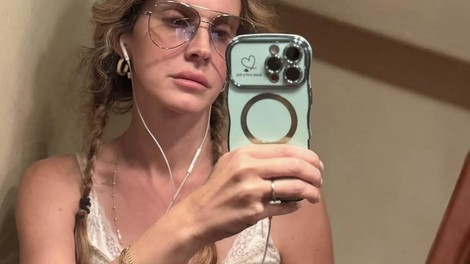 "Mislila sem, da sem preprosto aseksualna, nato pa sem ugotovila, da v resnici ..." (resnična zgodba)