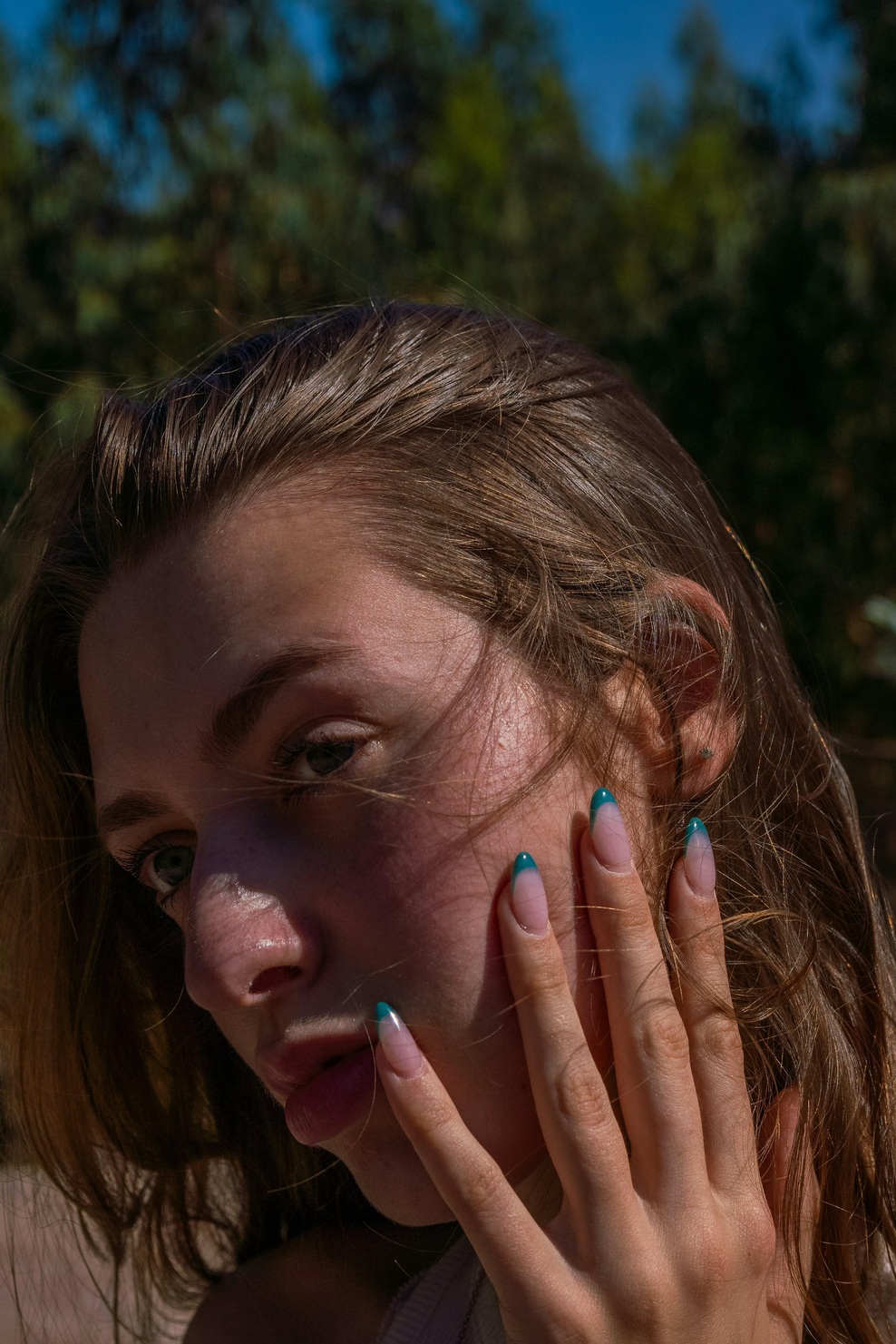 “Moji nohti so bili zaradi pogoste gel manikure popolnoma uničeni, potem pa sem odkrila to …” (foto: Unsplash)