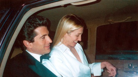 John F. Kennedy Jr. in Carolyn Bessette: tragični par 90. let, ki je postal novi TikTok fenomen