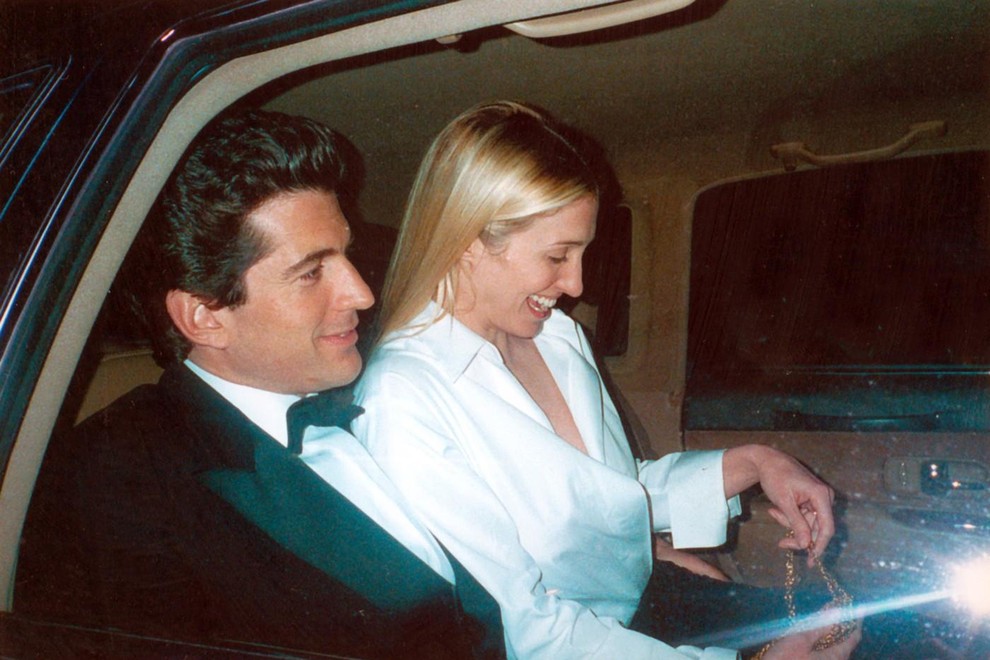 John F. Kennedy Jr. in Carolyn Bessette: tragični par 90. let, ki je postal novi TikTok fenomen