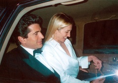 John F. Kennedy Jr. in Carolyn Bessette: tragični par 90. let, ki je postal novi TikTok fenomen