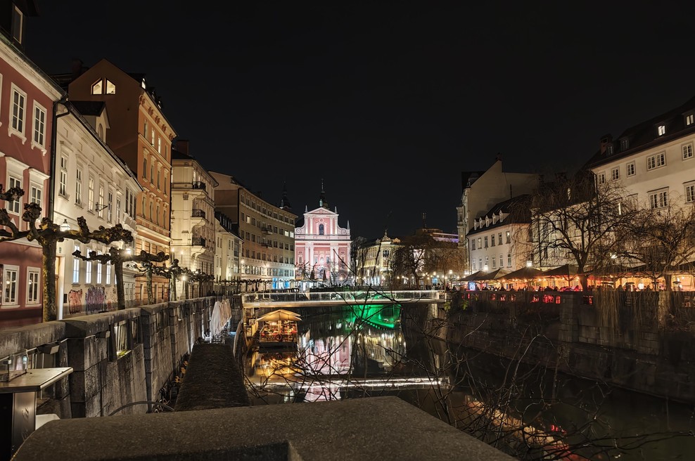 5 razlogov, zakaj bo novi Xiaomi 17 Ultra izpolnil vsa vaša pričakovanja (in še dopolnil vaš modni slog) (foto: Stella Resnik)