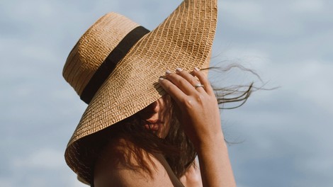 kontroverzni-lepotni-ritual-dermaplaning