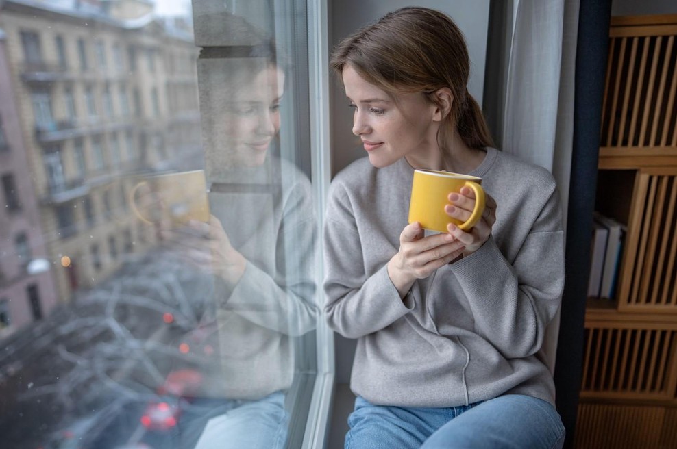 Dodajte žličko te sestavine v jutranjo kavo in črevesje vam bo hvaležno: preprost trik za prebavo, ki bo delovala kot ura (foto: Profimedia)